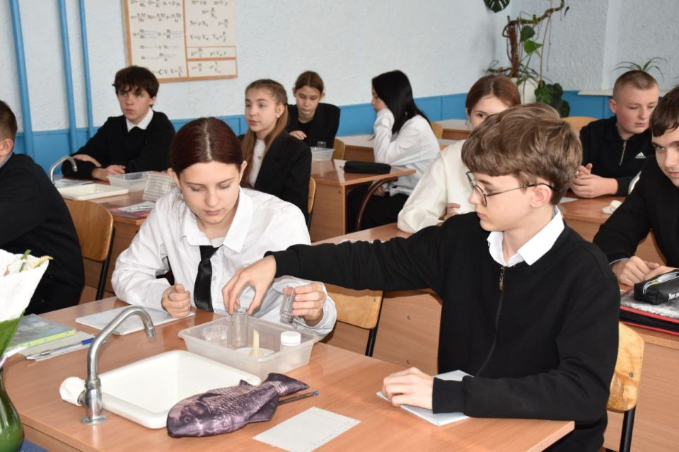 Новая школа: В Краснолучскую школу № 3 поступило новое оборудование для биологии, химии и информатики Новая школа: В Краснолучскую школу № 3 поступило новое оборудование для биологии, химии и информатики