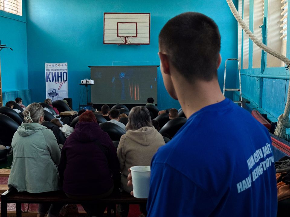 Нам нужно больше кино. Проект «КиноТУР» активиста Олега Люлько из Антрацита стартовал с выездного мероприятия в пгт Нам нужно больше кино. Проект «КиноТУР» активиста Олега Люлько из Антрацита стартовал с выездного мероприятия в пгт