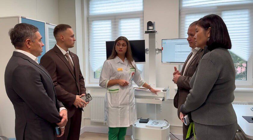 Старт работы телемедицинской стойки является важным шагом в развитии цифровой медицины в ЛНР, заявил председатель Центрально-Черноземного банка Александр Абрамкин