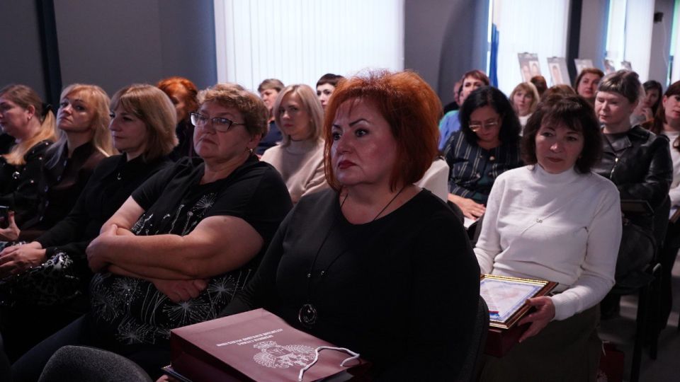 Архивистам Луганской Народной Республики были вручены ведомственные награды Архивистам Луганской Народной Республики были вручены ведомственные награды