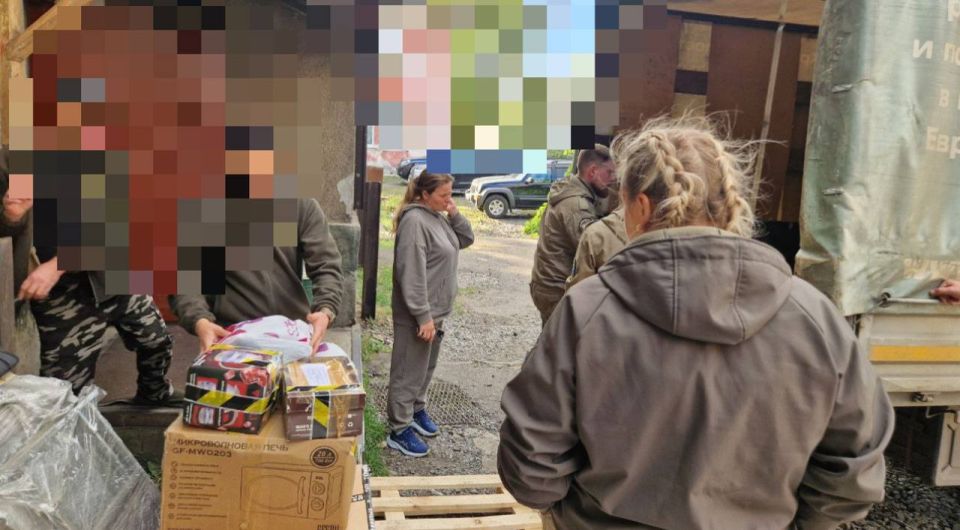 Светлана Гизай: По поручению Секретаря Луганского регионального отделения партии «Единая Россия», Председателя Народного Совета ЛНР Дениса Мирошниченко содействовала в передаче необходимой помощи ребятам на передовую и в... Светлана Гизай: По поручению Секретаря Луганского регионального отделения партии «Единая Россия», Председателя Народного Совета ЛНР Дениса Мирошниченко содействовала в передаче необходимой помощи ребятам на передовую и в...