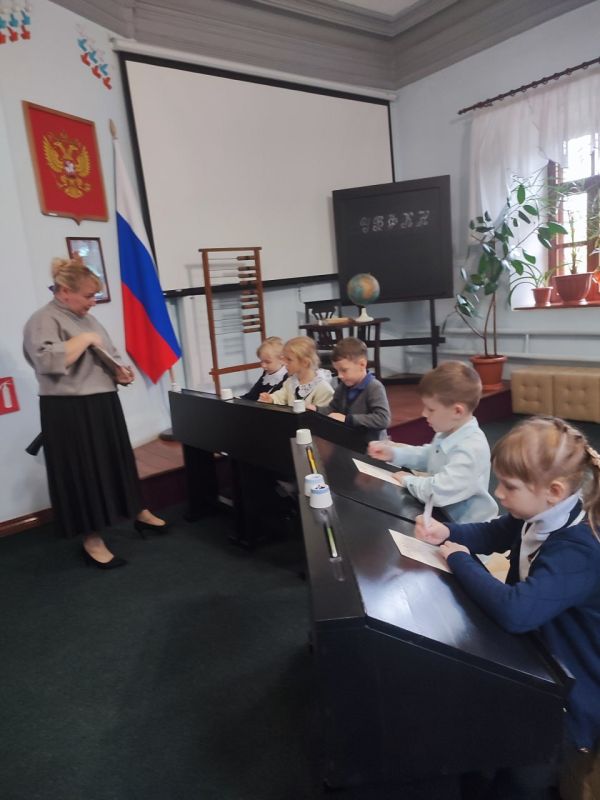 В Мемориальном музее Б.Д. Гринченко прошел час истории «Как учились на Руси» В Мемориальном музее Б.Д. Гринченко прошел час истории «Как учились на Руси»