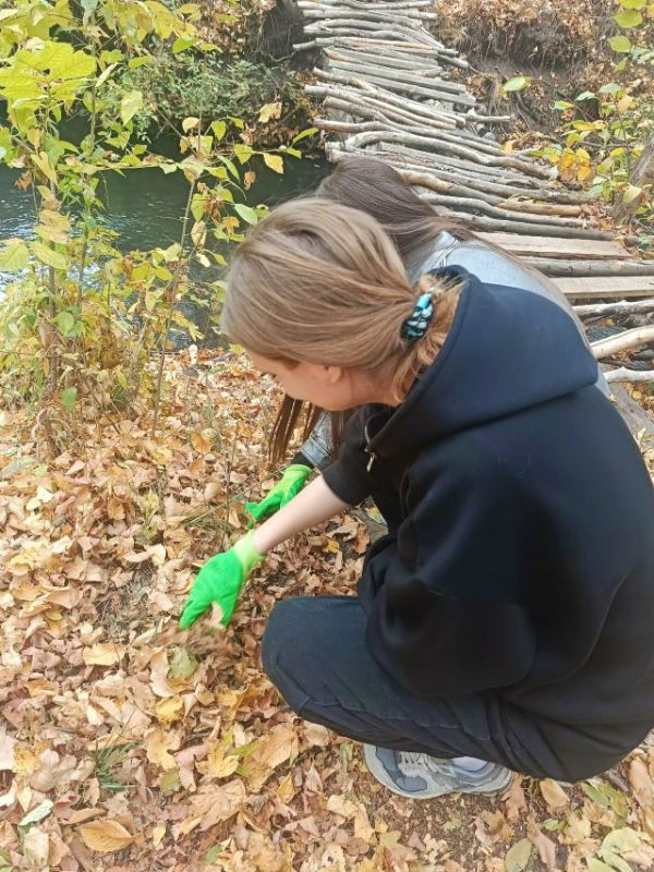 Учащиеся 11 класса Ясеновской школы 2 им. Д.В. Лазутина приняли участие в экологической акции "Вода России" Учащиеся 11 класса Ясеновской школы 2 им. Д.В. Лазутина приняли участие в экологической акции "Вода России"