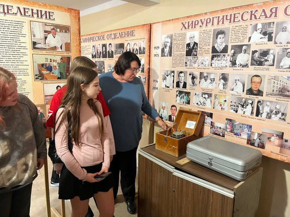 Активисты «Движения первых» в Алчевске прикоснулись к героической истории медицины Активисты «Движения первых» в Алчевске прикоснулись к героической истории медицины