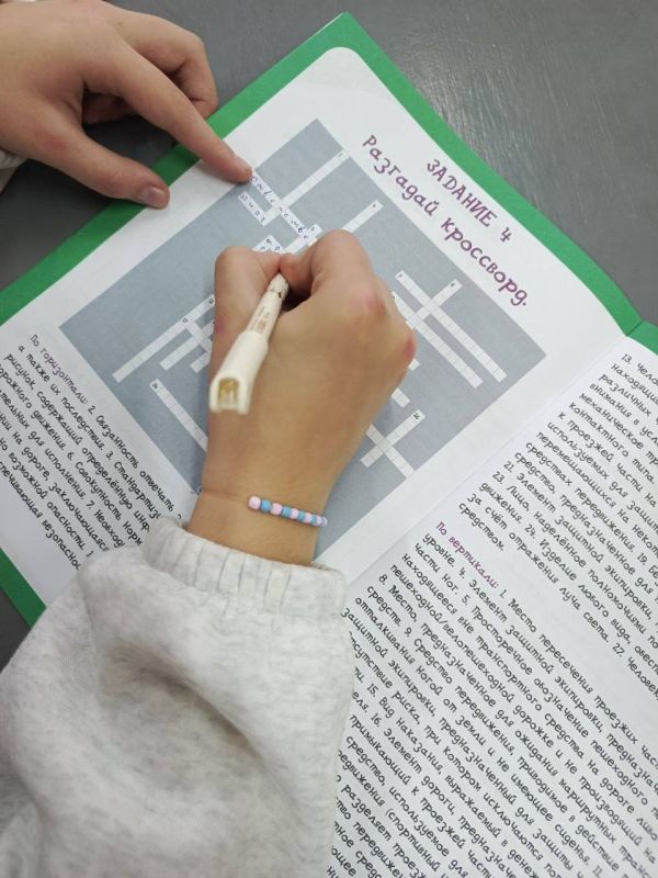 Сотрудники ОГИБДД ОМВД России «Краснодонский»совместно с сотрудниками детского центра «Парк имени Щорса» на базе мобильного комплекса «Лаборатория безопасности» провели профилактическое мероприятие, направленное на повышение... Сотрудники ОГИБДД ОМВД России «Краснодонский»совместно с сотрудниками детского центра «Парк имени Щорса» на базе мобильного комплекса «Лаборатория безопасности» провели профилактическое мероприятие, направленное на повышение...