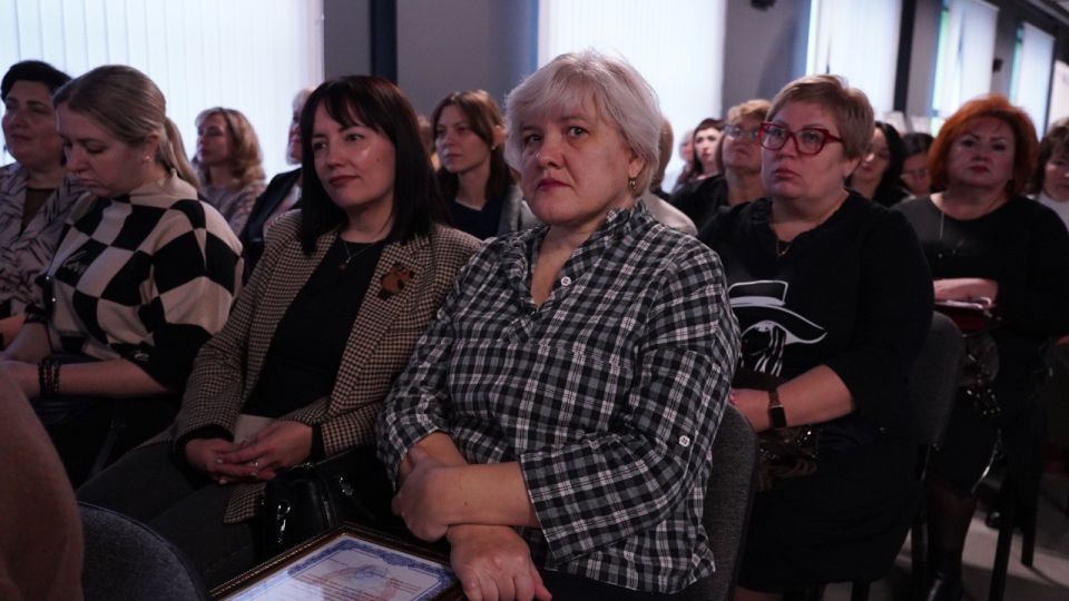 Архивистам Луганской Народной Республики были вручены ведомственные награды Архивистам Луганской Народной Республики были вручены ведомственные награды