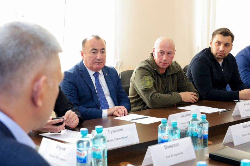 Члены Общественной палаты ЛНР приняли участие в обсуждении укрепления межнационального единства Члены Общественной палаты ЛНР приняли участие в обсуждении укрепления межнационального единства