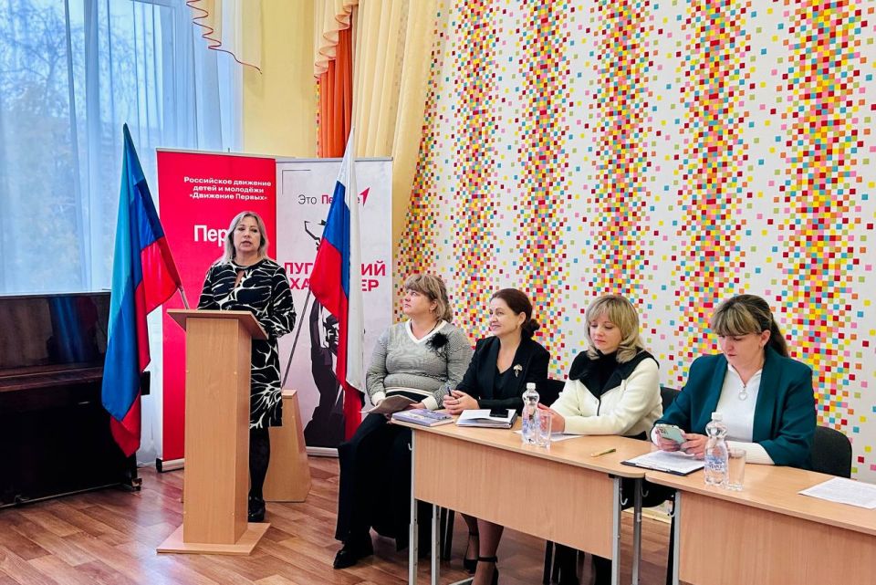 Сегодня в Ровеньконской гимназии № 1 им. Г.С. Шонина состоялось городское родительское собрание, в котором приняли участие председатели родительских комитетов от образовательных учреждений города Ровеньки и почетные гости Сегодня в Ровеньконской гимназии № 1 им. Г.С. Шонина состоялось городское родительское собрание, в котором приняли участие председатели родительских комитетов от образовательных учреждений города Ровеньки и почетные гости