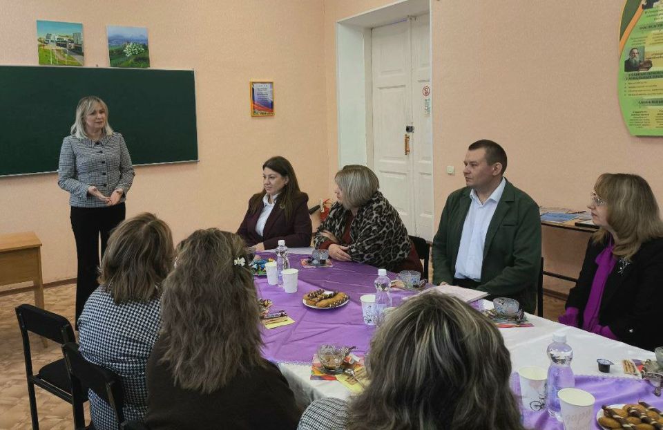 В Брянковском колледже ЛГПУ, в рамках проекта "Выбирай свое" партии "Единая Россия", прошёл методический день на тему «Стратегии развития социального взаимодействия с учреждениями дополнительного образования» В Брянковском колледже ЛГПУ, в рамках проекта "Выбирай свое" партии "Единая Россия", прошёл методический день на тему «Стратегии развития социального взаимодействия с учреждениями дополнительного образования»
