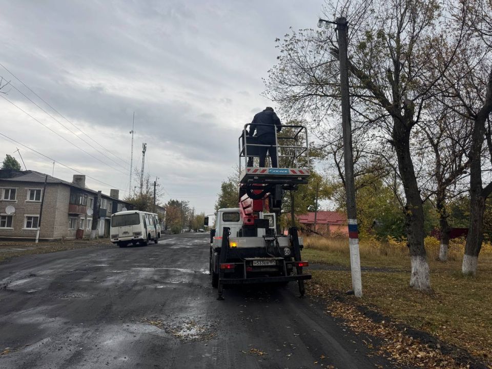 Работы по замене уличного освещения в пгт Кленовый Работы по замене уличного освещения в пгт Кленовый