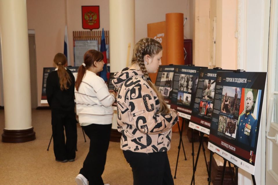 Выставка «Герои и подвиги: Мои земляки – Герои России» продолжает свою работу! Выставка «Герои и подвиги: Мои земляки – Герои России» продолжает свою работу!