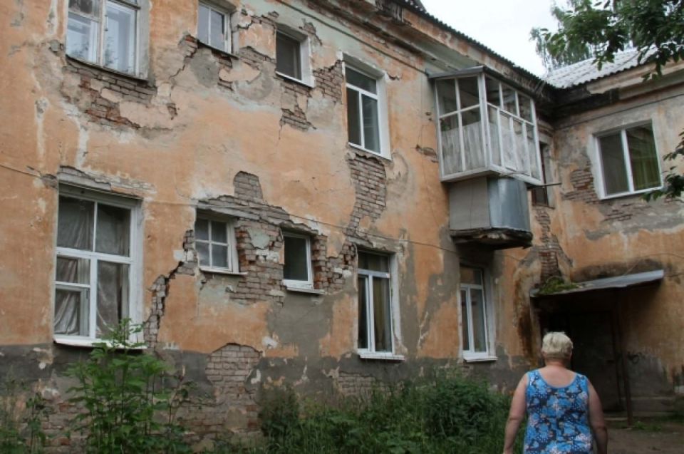 Замена автомобильных номеров и водительских удостоверений на российские в ЛНР ведется в 11 из 14 подразделениях межрайонного регистрационно-экзаменационного отдела (МРЭО) Замена автомобильных номеров и водительских удостоверений на российские в ЛНР ведется в 11 из 14 подразделениях межрайонного регистрационно-экзаменационного отдела (МРЭО)