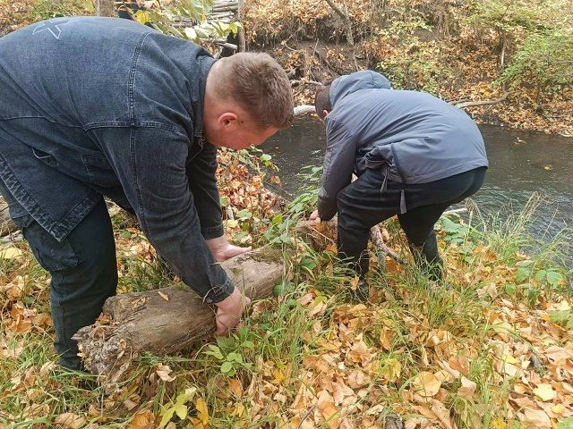 Учащиеся 11 класса Ясеновской школы 2 им. Д.В. Лазутина приняли участие в экологической акции "Вода России" Учащиеся 11 класса Ясеновской школы 2 им. Д.В. Лазутина приняли участие в экологической акции "Вода России"