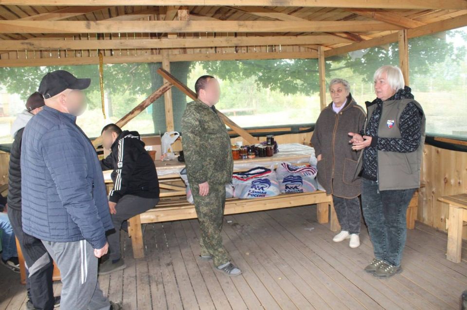 Светлана Гизай: По поручению Секретаря Луганского регионального отделения партии «Единая Россия», Председателя Народного Совета ЛНР Дениса Мирошниченко содействовала в передаче необходимой помощи ребятам на передовую и в... Светлана Гизай: По поручению Секретаря Луганского регионального отделения партии «Единая Россия», Председателя Народного Совета ЛНР Дениса Мирошниченко содействовала в передаче необходимой помощи ребятам на передовую и в...