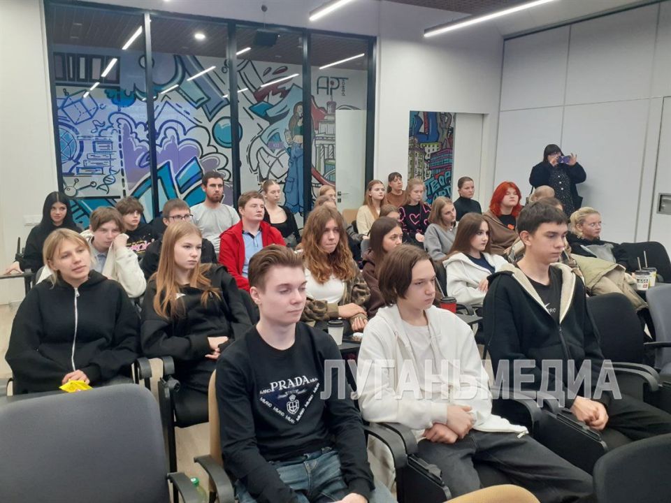 Минтопэнерго ЛНР провел мастер-лекцию для школьников Луганска «Россия – энергетическая держава» Минтопэнерго ЛНР провел мастер-лекцию для школьников Луганска «Россия – энергетическая держава»