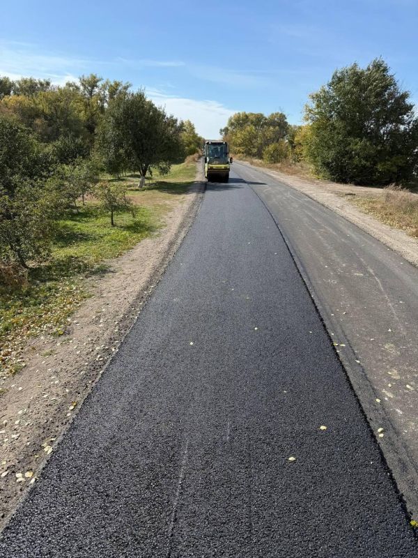 Воронежская область приступила к укладке верхнего слоя асфальта на дороге в Новопсковском округе ЛНР Воронежская область приступила к укладке верхнего слоя асфальта на дороге в Новопсковском округе ЛНР