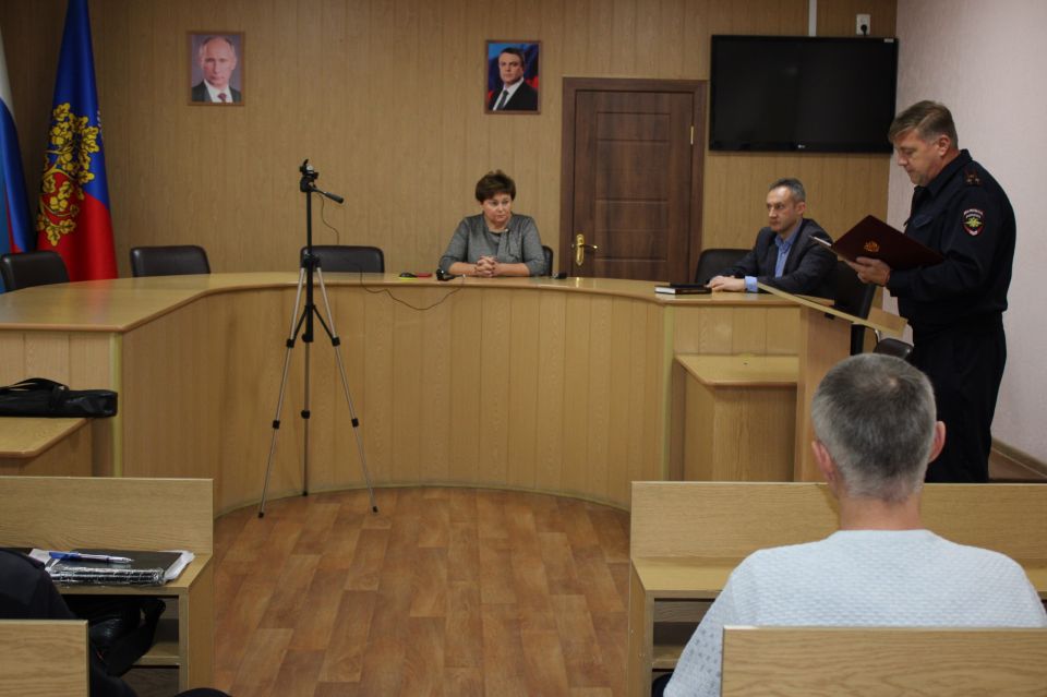 Сегодня в Администрации городского округа город Ровеньки был представлен отчет начальника ОМВД России "Ровеньковский" полковника полиции Дмитрия Ивановича Дерменжи о деятельности ОМВД за 9 месяцев 2025 года перед... Сегодня в Администрации городского округа город Ровеньки был представлен отчет начальника ОМВД России "Ровеньковский" полковника полиции Дмитрия Ивановича Дерменжи о деятельности ОМВД за 9 месяцев 2025 года перед...