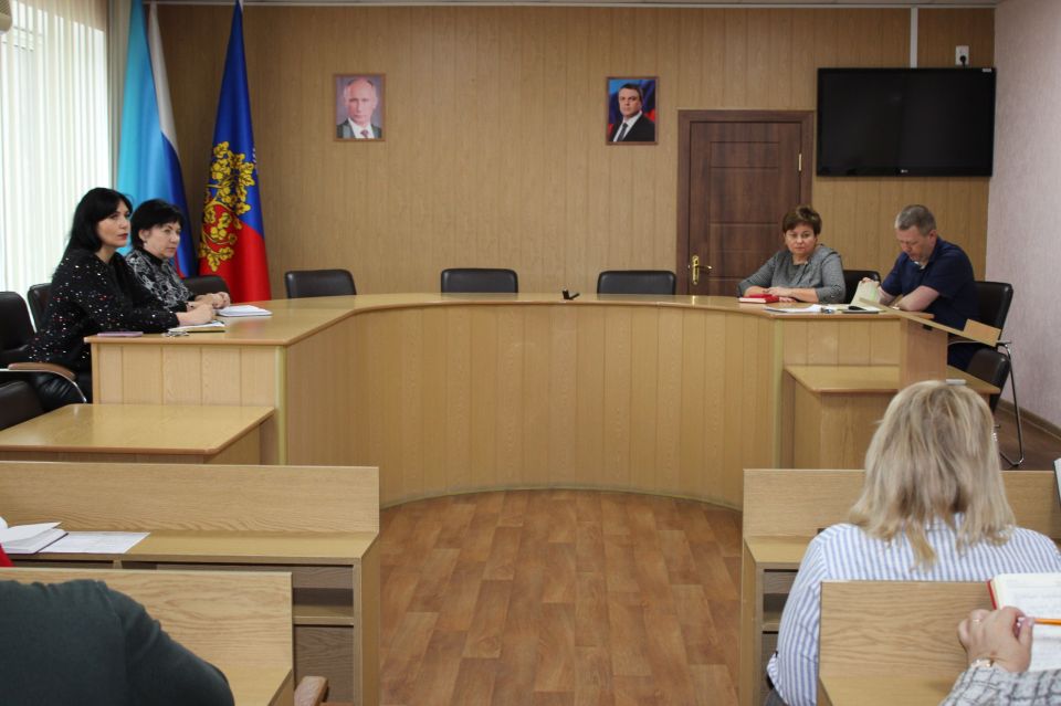 Рабочее совещание. Сегодня временно исполняющий полномочия Главы городского округа город Ровеньки Татьяна Хрипачёва провела плановое рабочее совещание с руководителями управлений администрации и структурных подразделений Рабочее совещание. Сегодня временно исполняющий полномочия Главы городского округа город Ровеньки Татьяна Хрипачёва провела плановое рабочее совещание с руководителями управлений администрации и структурных подразделений