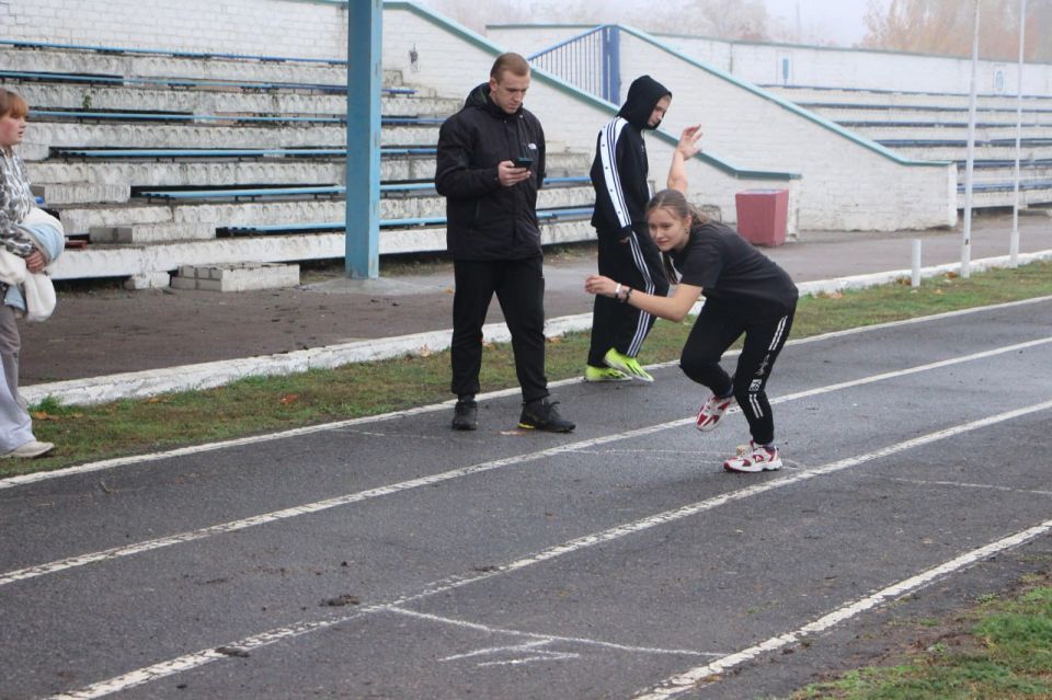В рамках проекта "Детский спорт" на стадионе Меловского МО прошли соревнования по легкой атлетике среди учащихся общеобразовательных учреждений В рамках проекта "Детский спорт" на стадионе Меловского МО прошли соревнования по легкой атлетике среди учащихся общеобразовательных учреждений