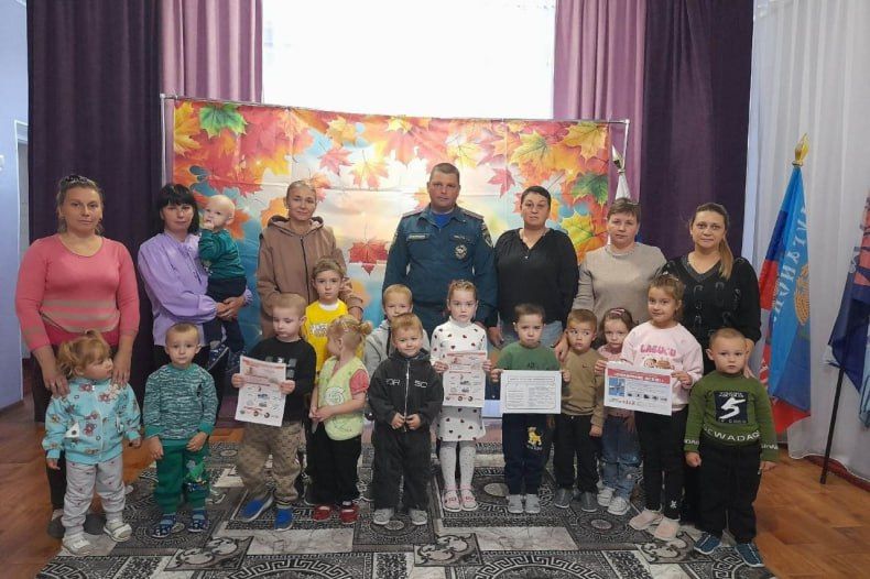 В Свердловске напомнили детям, как действовать в случае пожара В Свердловске напомнили детям, как действовать в случае пожара