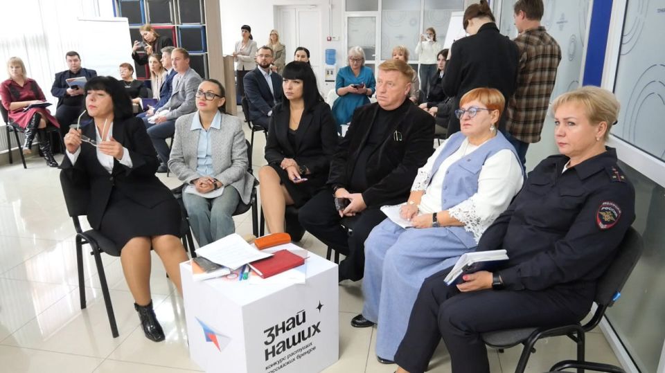 10 октября 2025 года в Луганске состоялась Стратегическая сессия по вовлечению семейных кураторов в проект жизненной ситуации «Работа с семьями в социально опасном положении" 10 октября 2025 года в Луганске состоялась Стратегическая сессия по вовлечению семейных кураторов в проект жизненной ситуации «Работа с семьями в социально опасном положении"