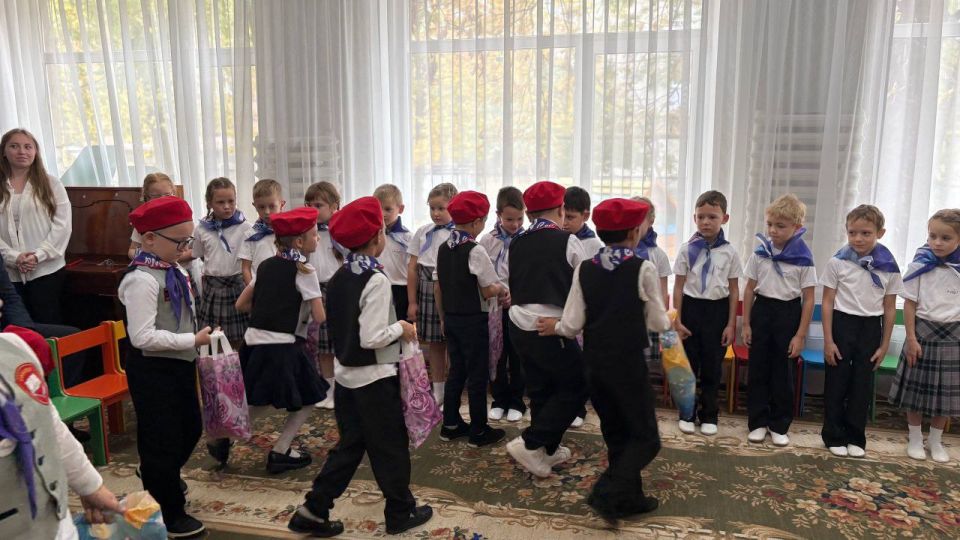 Они стали Орлятами!. Эмоции через край! Сегодня в нашем ясли-саду «Ромашка» прошел невероятно трогательный праздник — посвящение наших подготовишек в «Орлята дошколята»! Это так волнительно: видеть, как малыши делают свой... Они стали Орлятами!. Эмоции через край! Сегодня в нашем ясли-саду «Ромашка» прошел невероятно трогательный праздник — посвящение наших подготовишек в «Орлята дошколята»! Это так волнительно: видеть, как малыши делают свой...