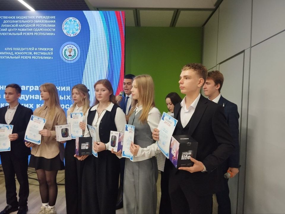 Наталия Жулинская: Сегодня в Луганске чествовали талантливых школьников со всей Республики на торжественной церемонии «Гордость Республики: талант, честь, победа» Наталия Жулинская: Сегодня в Луганске чествовали талантливых школьников со всей Республики на торжественной церемонии «Гордость Республики: талант, честь, победа»