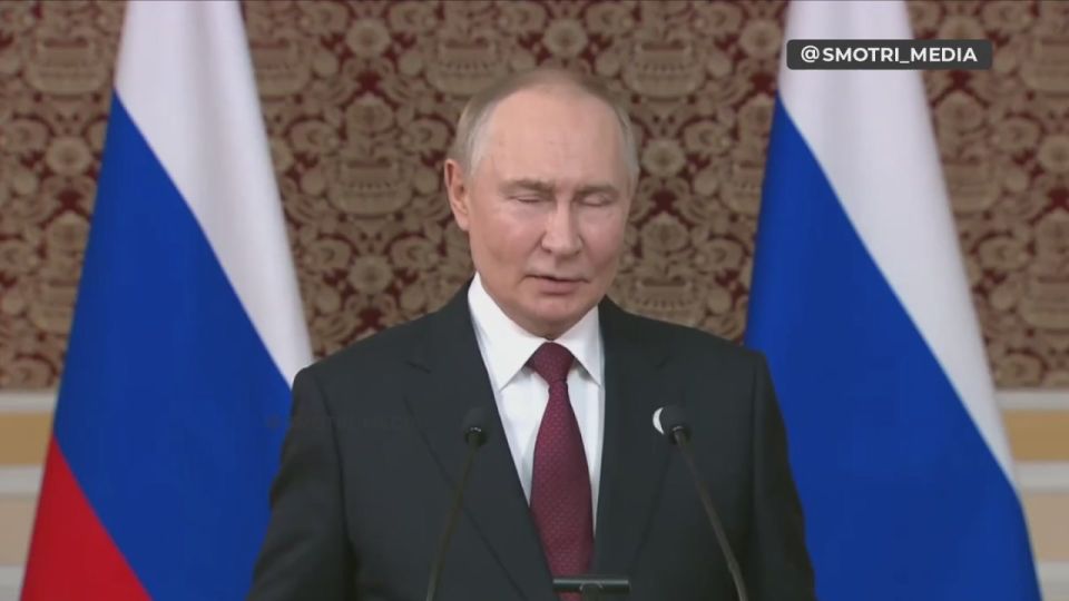 Путин рассказал о том, что ему на День рождения подарили две иконы, которые спасли бойцов от смерти, на них следы от пуль