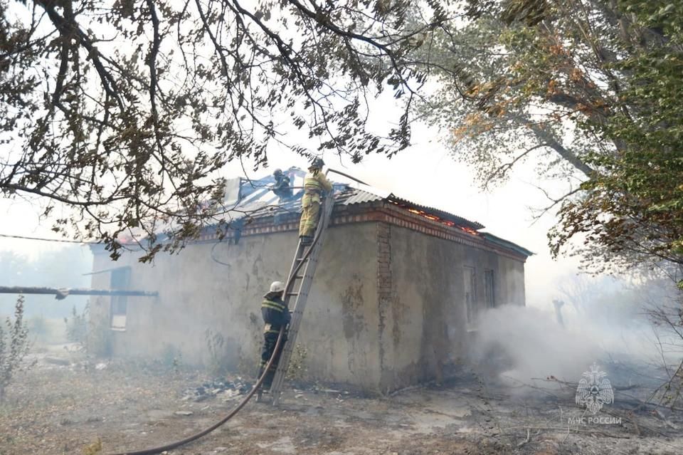 Пять пожаров потушили в ЛНР за сутки