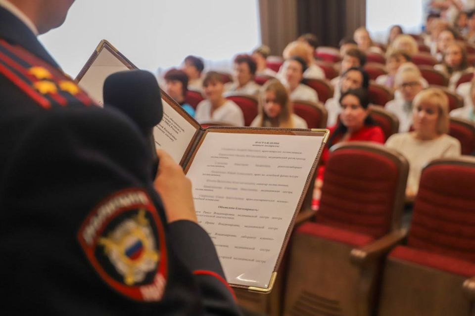 Заместитель руководителя регионального МВД поблагодарил медиков и персонал Медико-санитарной части ведомства за высокое профессиональное мастерство Заместитель руководителя регионального МВД поблагодарил медиков и персонал Медико-санитарной части ведомства за высокое профессиональное мастерство