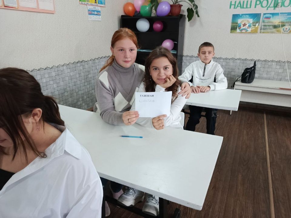 В рамках профилактической работы сотрудники Дома культуры организовали и провели для учащихся Чапаевского УВК им. В.А. Трушина важную и познавательную беседу на тему: «Что вы знаете о коррупции?» В рамках профилактической работы сотрудники Дома культуры организовали и провели для учащихся Чапаевского УВК им. В.А. Трушина важную и познавательную беседу на тему: «Что вы знаете о коррупции?»