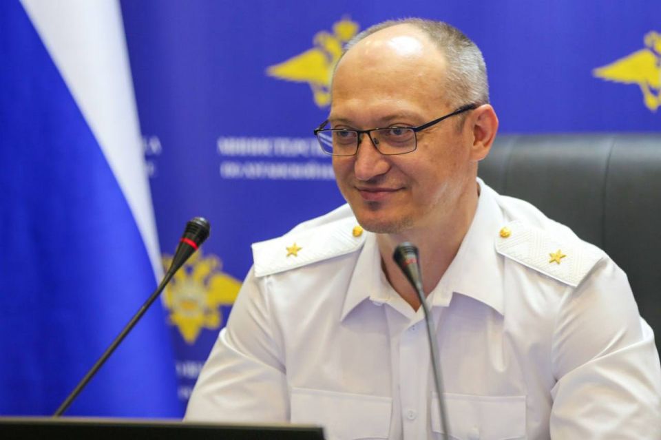 Замминистра внутренних дел по региону вручил награды отличившимся сотрудникам кадровых подразделений Замминистра внутренних дел по региону вручил награды отличившимся сотрудникам кадровых подразделений