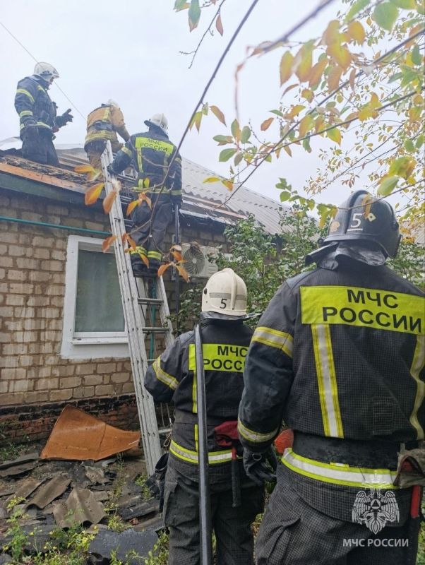 В Луганске загорелся жилой дом
