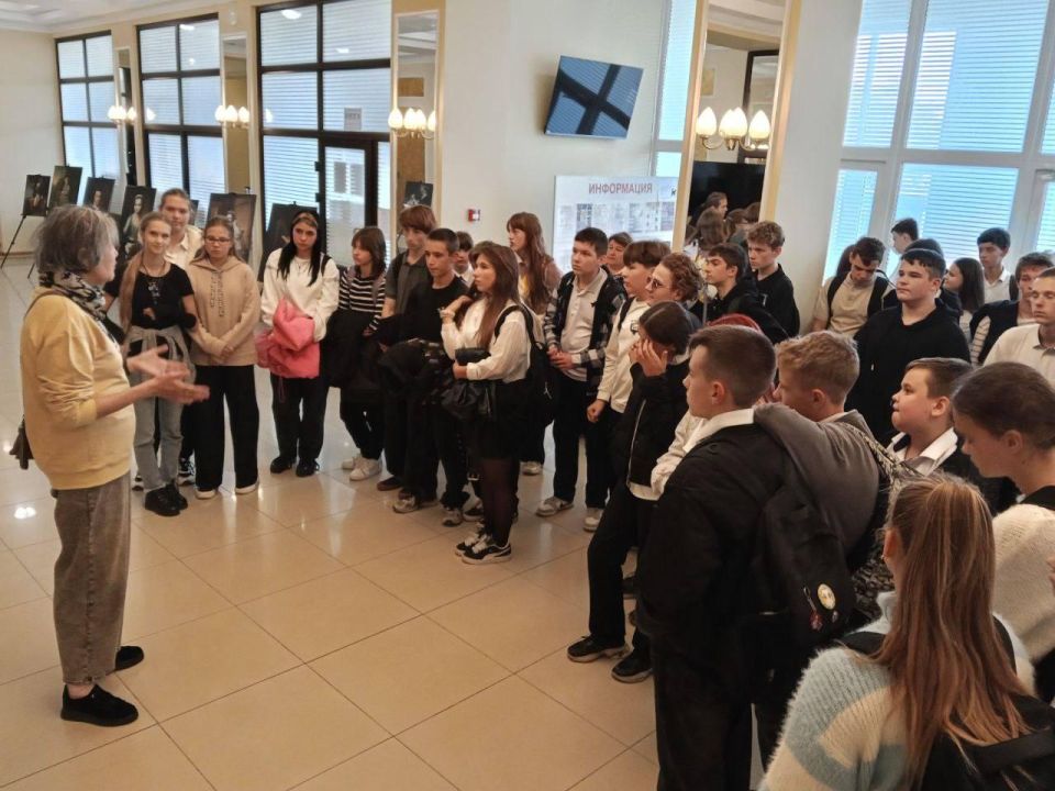 Профессор Академии Матусовского познакомила жителей Северодонецка с творчеством петербургских портретистов Профессор Академии Матусовского познакомила жителей Северодонецка с творчеством петербургских портретистов