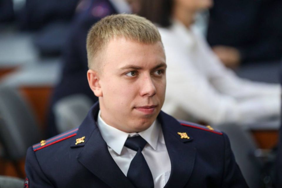 Замминистра внутренних дел по региону вручил награды отличившимся сотрудникам кадровых подразделений Замминистра внутренних дел по региону вручил награды отличившимся сотрудникам кадровых подразделений