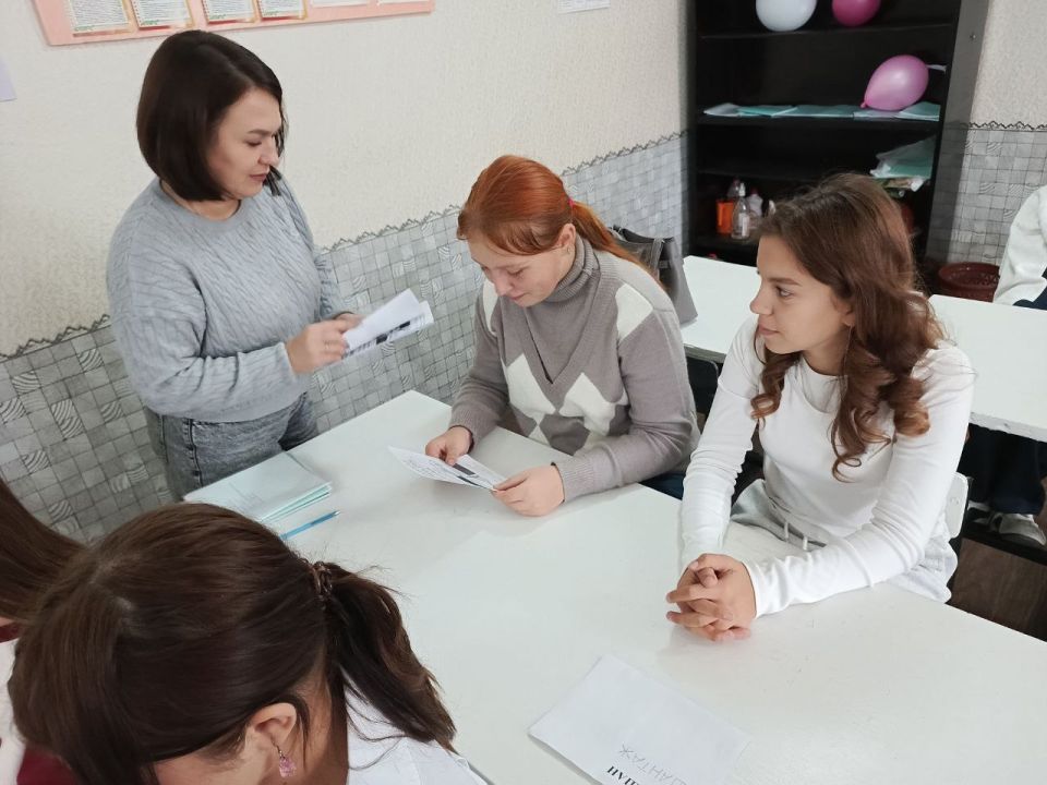 В рамках профилактической работы сотрудники Дома культуры организовали и провели для учащихся Чапаевского УВК им. В.А. Трушина важную и познавательную беседу на тему: «Что вы знаете о коррупции?» В рамках профилактической работы сотрудники Дома культуры организовали и провели для учащихся Чапаевского УВК им. В.А. Трушина важную и познавательную беседу на тему: «Что вы знаете о коррупции?»