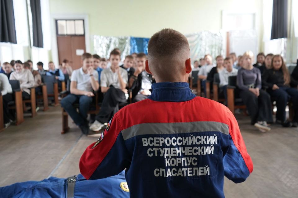 Жизненно важные знания. Добровольцы Луганского регионального отделения ВСКС провели познавательный мастер-класс по основам оказания первой помощи для учащихся «Луганской средней школы № 33 имени И.С. Малько» Жизненно важные знания. Добровольцы Луганского регионального отделения ВСКС провели познавательный мастер-класс по основам оказания первой помощи для учащихся «Луганской средней школы № 33 имени И.С. Малько»