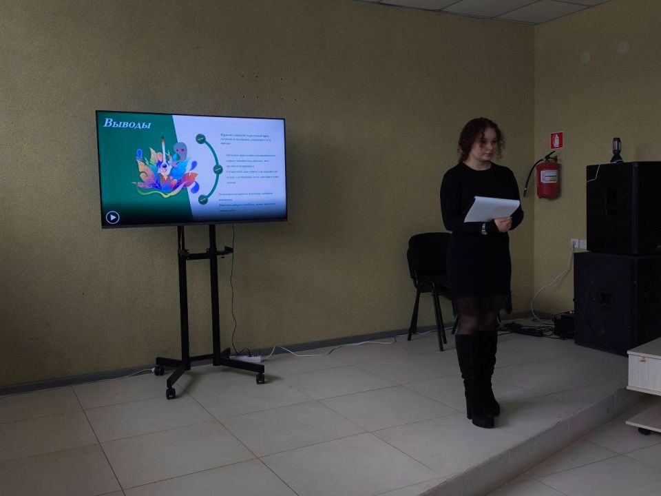 В малом зале Новоайдарского районного дома культуры 10.10.2025 состоялось мероприятие по профилактике безопасности детей на объектах транспортной инфраструктуры — «Безопасность на дороге — наш главный приоритет» В малом зале Новоайдарского районного дома культуры 10.10.2025 состоялось мероприятие по профилактике безопасности детей на объектах транспортной инфраструктуры — «Безопасность на дороге — наш главный приоритет»