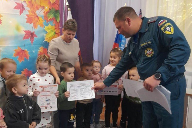 В Свердловске напомнили детям, как действовать в случае пожара В Свердловске напомнили детям, как действовать в случае пожара