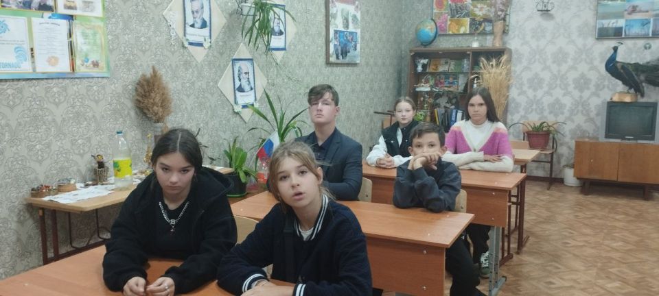 Школьникам села Пархоменко провели профориентационное занятие Школьникам села Пархоменко провели профориентационное занятие