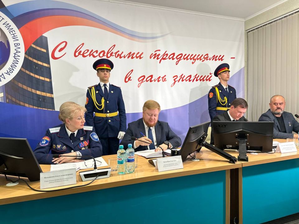 Иван Кусов: В рамках форума «Образование и казачество: соработничество на благо Отечества» подписали соглашение о сотрудничестве между Министерством образования ЛНР и Департаментом по вопросам казачества и кадетских учебных... Иван Кусов: В рамках форума «Образование и казачество: соработничество на благо Отечества» подписали соглашение о сотрудничестве между Министерством образования ЛНР и Департаментом по вопросам казачества и кадетских учебных...