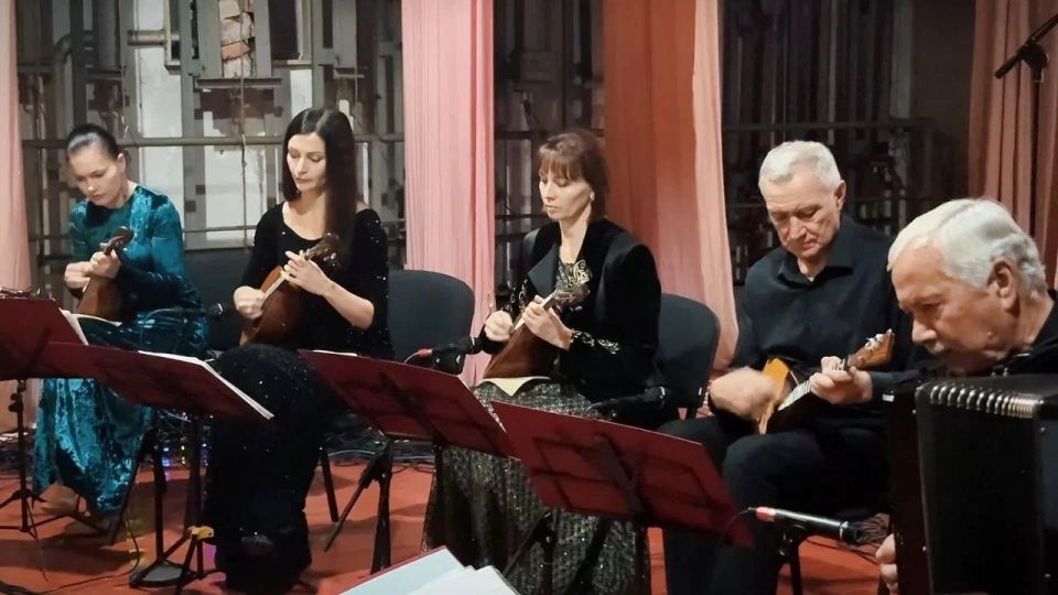 В Юрьевке Лутугинского района артисты Луганской академической филармонии представили программу «Музыка души» в рамках акции «Искусство без границ» В Юрьевке Лутугинского района артисты Луганской академической филармонии представили программу «Музыка души» в рамках акции «Искусство без границ»