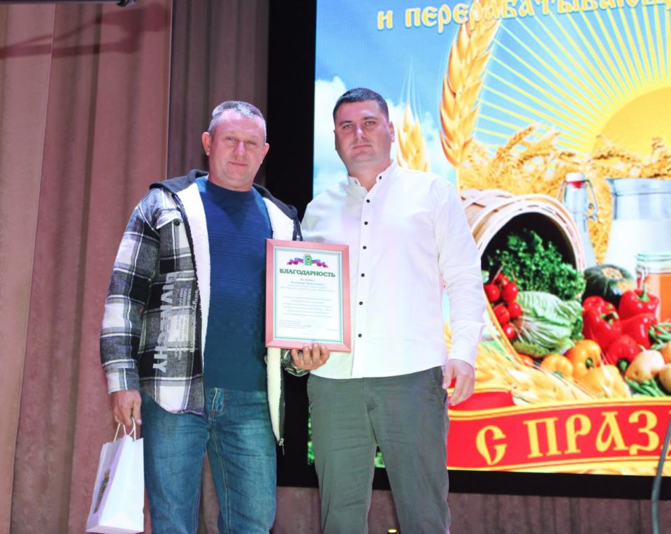 В Белокуракинском Доме культуры состоялся праздничный концерт, посвященный Дню работника сельского хозяйства и перерабатывающей промышленности В Белокуракинском Доме культуры состоялся праздничный концерт, посвященный Дню работника сельского хозяйства и перерабатывающей промышленности