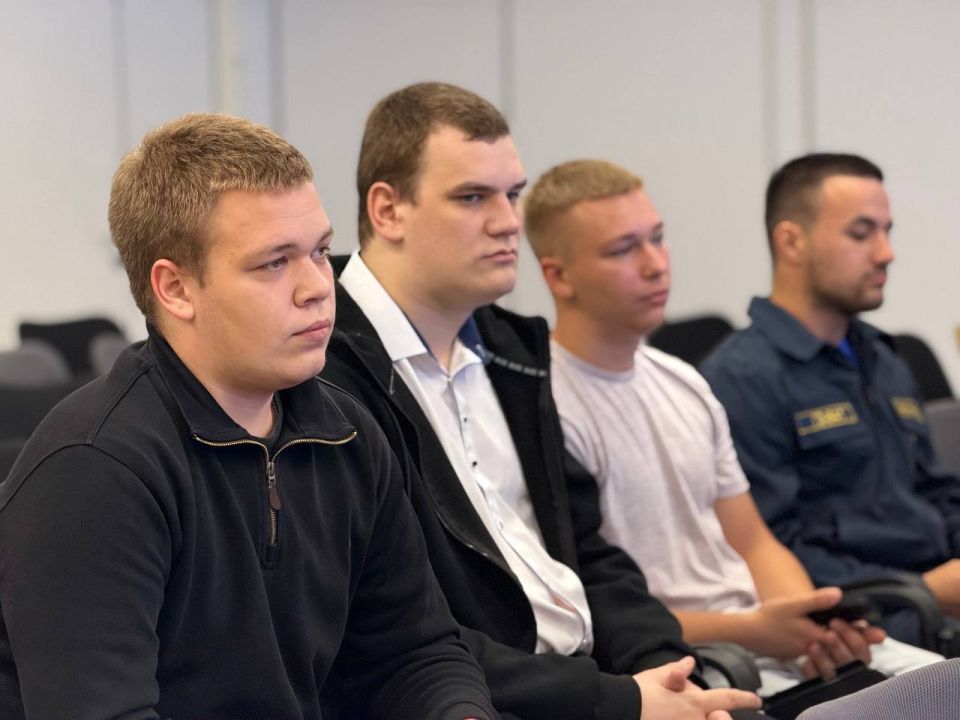 Денис Мирошниченко встретился с участниками федерального просветительского марафона «Знание.Первые» Общества «Знание» Денис Мирошниченко встретился с участниками федерального просветительского марафона «Знание.Первые» Общества «Знание»