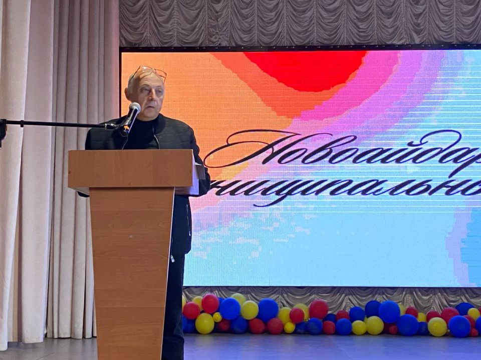 Марина Филиппова: В Новоайдаре прошла встреча с предпринимателями нашего округа, организованная по инициативе председателя Комитета Народного совета ЛНР по бюджету, налогам и собственности Алексея Белецкого, на котором были... Марина Филиппова: В Новоайдаре прошла встреча с предпринимателями нашего округа, организованная по инициативе председателя Комитета Народного совета ЛНР по бюджету, налогам и собственности Алексея Белецкого, на котором были...