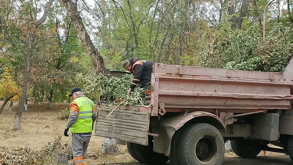 В Молодогвардейске продолжаются работы по благоустройству В Молодогвардейске продолжаются работы по благоустройству
