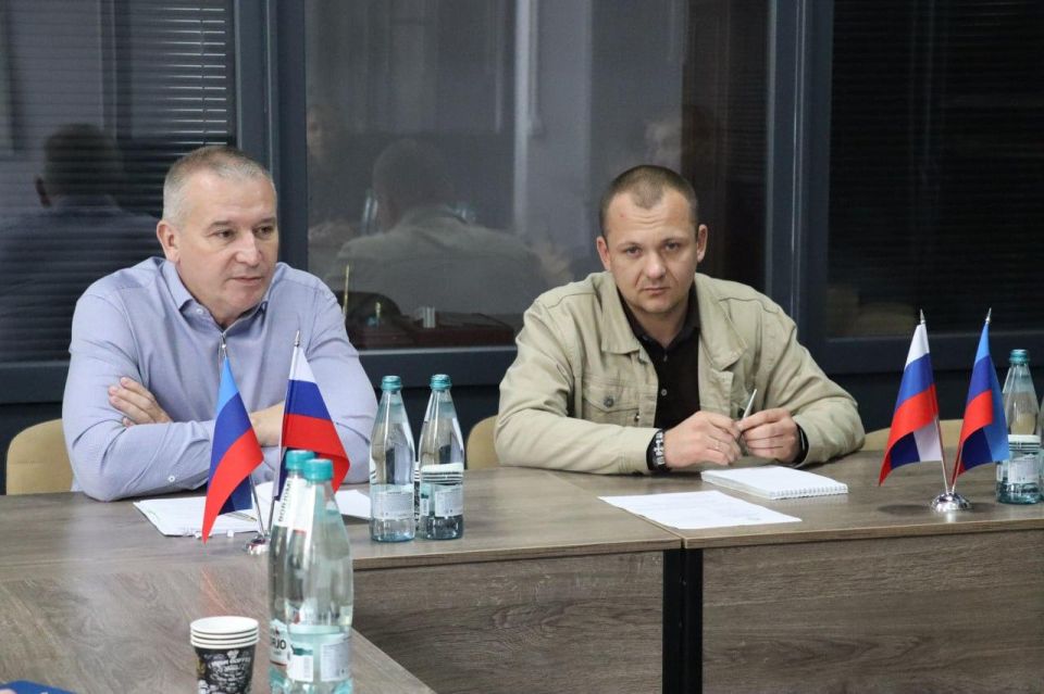 В Администрации городского округа город Северодонецк состоялось выездное совещание Министра природных ресурсов и экологии ЛНР Евгения Крехтунова с главами городских округов город Северодонецк, город Лисичанск и город...