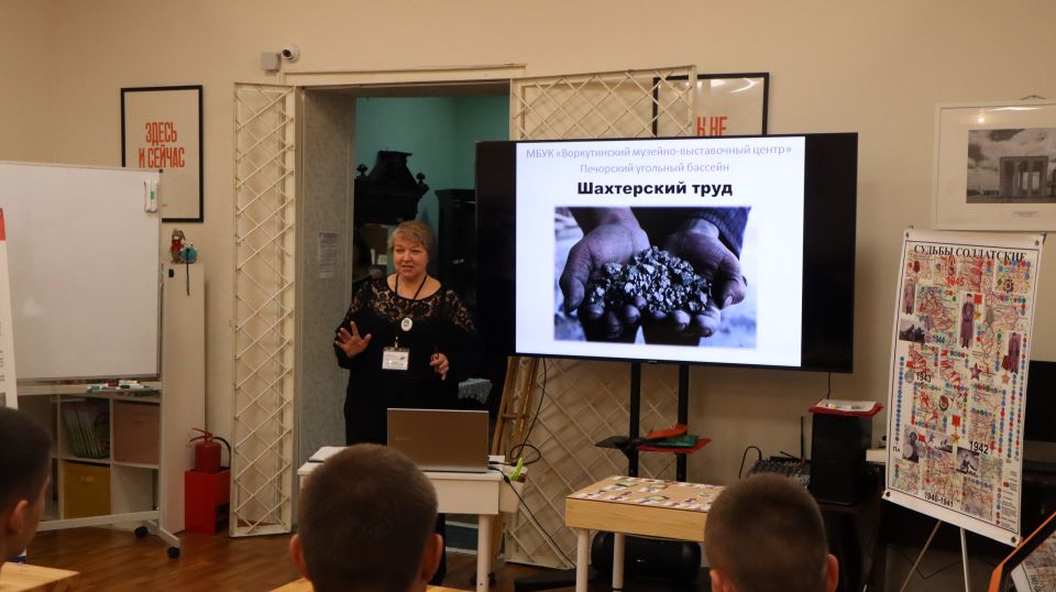 Сегодня студенты 2-го курса Ровеньковского технико-экономического колледжа узнали много нового о своей профессии на занятии «Шахтерский труд» в музее истории города Ровеньки Сегодня студенты 2-го курса Ровеньковского технико-экономического колледжа узнали много нового о своей профессии на занятии «Шахтерский труд» в музее истории города Ровеньки