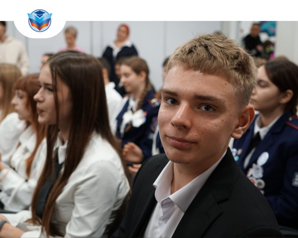 Знаем в лицо лучших школьников Луганской Народной Республики Знаем в лицо лучших школьников Луганской Народной Республики
