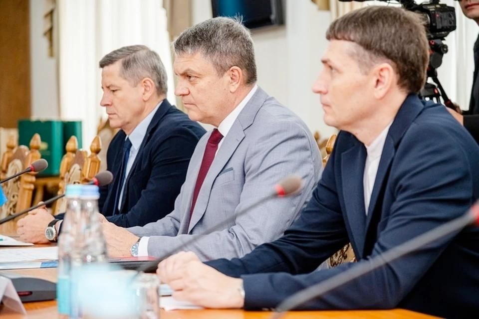 Глава ЛНР встретился с губернатором Ростовской области